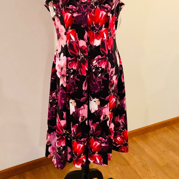 💐NWT! Gorgeous Danny & Nicole Dress💐 - Picture 2 of 8